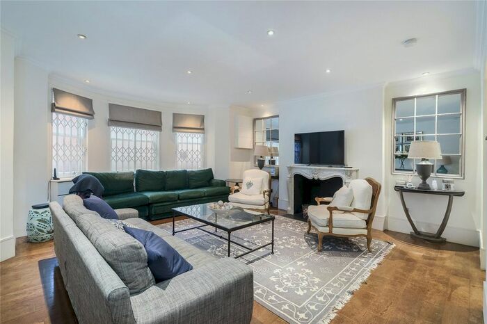 3 Bedroom Terraced House To Rent In Cadogan Square, Knightsbridge, SW1X