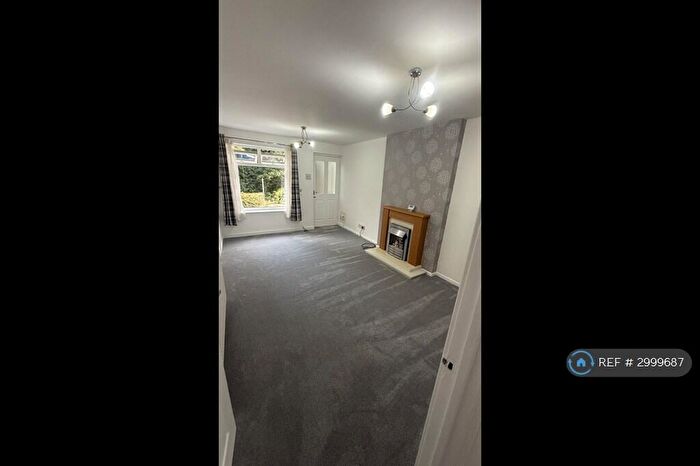 1 Bedroom Flat To Rent In High Brooms, Huddersfield, HD2