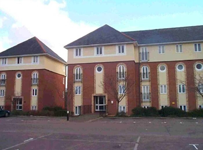 2 Bedroom Apartment To Rent In Walsingham Close, Hatfield, AL10
