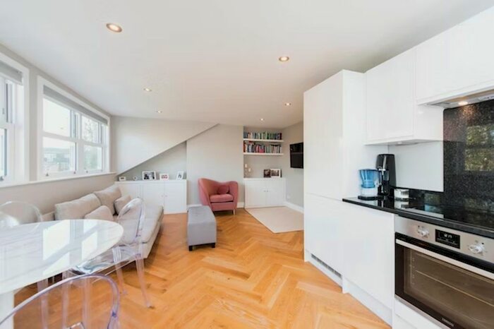 2 Bedroom Flat To Rent In Fassett Road, Kingston Upon Thames, KT1