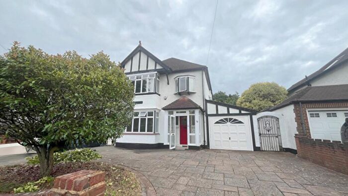 5 Bedroom Detached House To Rent In Waterer Rise, Wallington, SM6