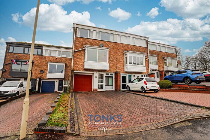 4 Bedroom Town House For Sale In Honeybourne Road, Halesowen, B63