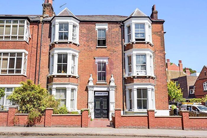3 Bedroom Apartment To Rent In Rosemary Court, West Hampstead, London, NW6