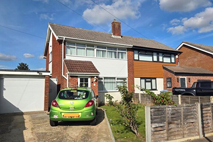 3 Bedroom Semi-Detached House For Sale In Mendips Road, Fareham, PO14
