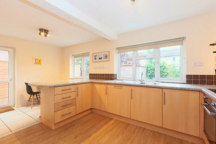 6 Bedroom Semi-Detached House To Rent In Coolidge Close, Headington, OX3