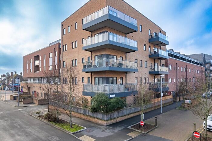 3 Bedroom Maisonette For Sale In Manston Court, Walthamstow, E17