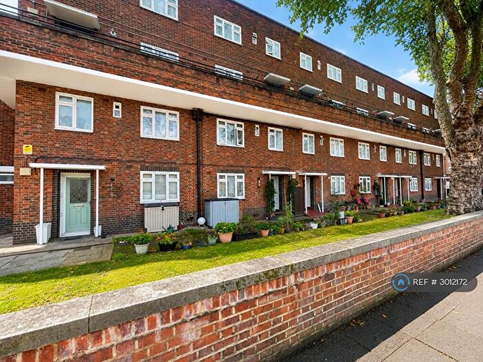 3 Bedroom Maisonette To Rent In Grasmere Court, London, SW13