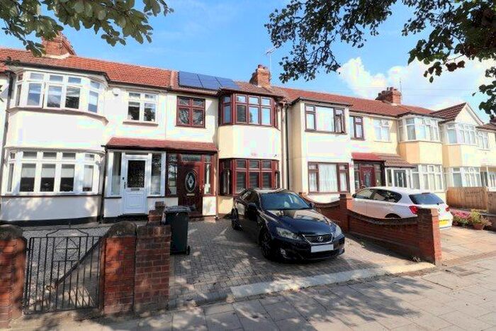 3 Bedroom Property To Rent In Upper Rainham Road, Hornchurch, RM12
