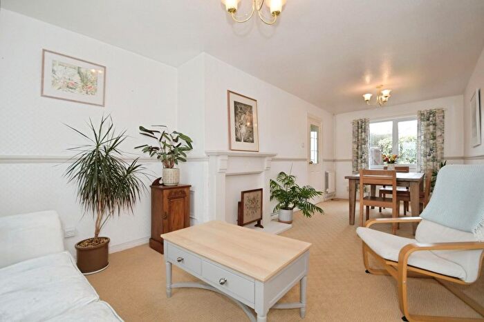 3 Bedroom Semi-Detached House For Sale In Stubbing Road, Grangewood, Chesterfield, S40