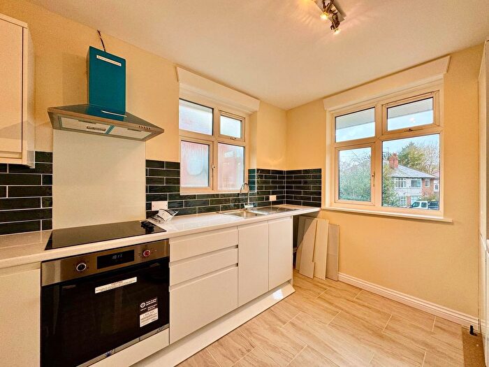2 Bedroom Maisonette For Sale In Methuen Close, Edgware, HA8