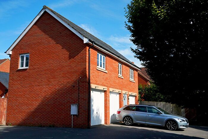 2 Bedroom Detached House For Sale In Hickory Lane, Bristol, BS32