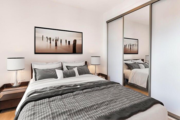 Studio To Rent In Nine Elms Lane, London, SW11