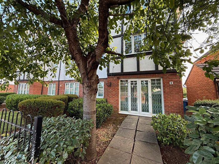 2 Bedroom Flat To Rent In Great North Way, London, NW4