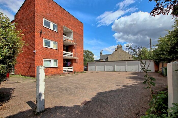 2 Bedroom Flat To Rent In Mayfair Court, Milton Road, Cambridge, CB4