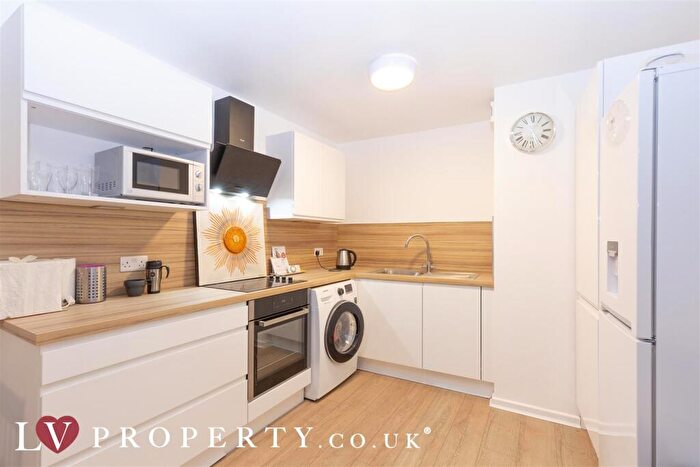 2 Bedroom Apartment To Rent In Old Snow Hill, Birmingham, West Midlands, B4