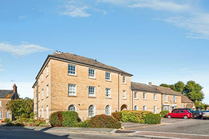 2 Bedroom Flat For Sale In Market Square, Bampton, OX18