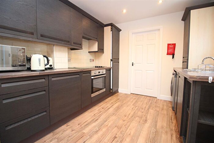 3 Bedroom Flat To Rent In Glenthorn Road, Jesmond, Newcastle Upon Tyne, NE2