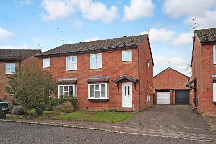 3 Bedroom Semi Detached House To Rent In Isis Close, Aylesbury, HP21