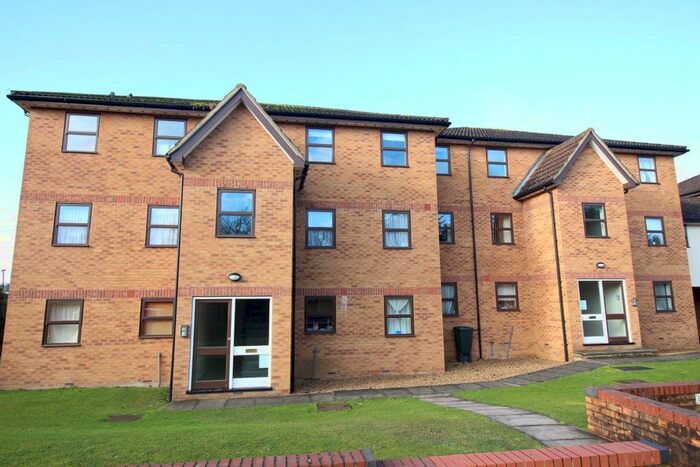 2 Bedroom Flat To Rent In Station Road, Kings Langley, WD4