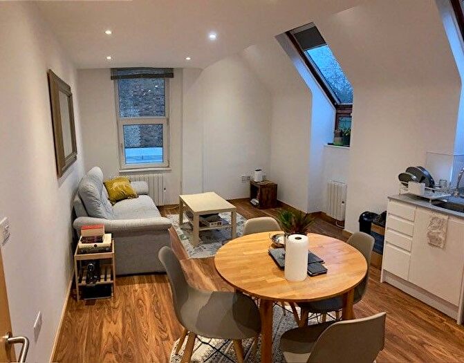 1 Bedroom Flat To Rent In Hornsey Road, Islington, Holloway, Noth London, N7