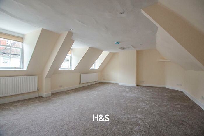 2 Bedroom Apartment To Rent In High Street, Warwick, CV34