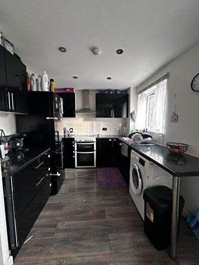 2 Bedroom Flat To Rent In Abbey Lane, London, E15