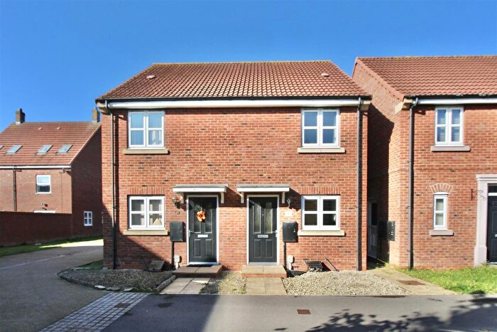 2 Bedroom Semi-Detached House To Rent In Runnymede Lane, Kingswood, Hull, HU7