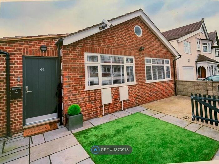 1 Bedroom Bungalow To Rent In Heathdene Road, London, SW16