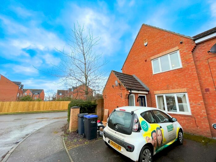 3 Bedroom End Of Terrace House To Rent In Pomfret Arms Close, Southbridge, Northampton, NN4