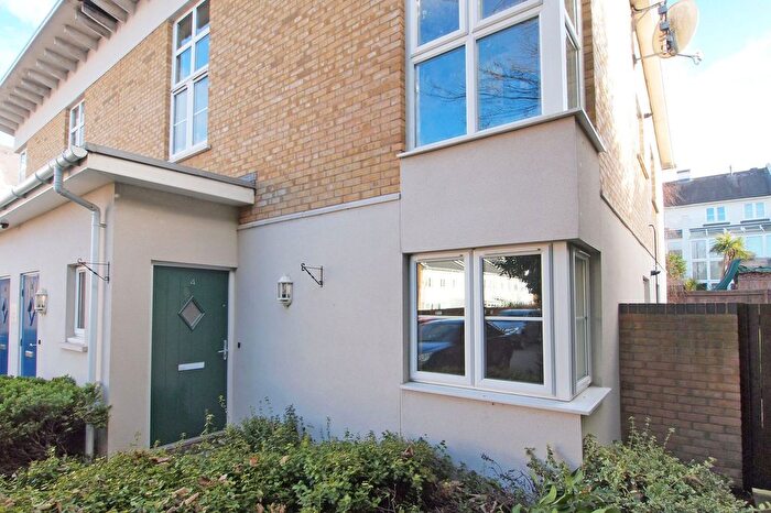 2 Bedroom Flat To Rent In Princess Court, Revere Way, KT19