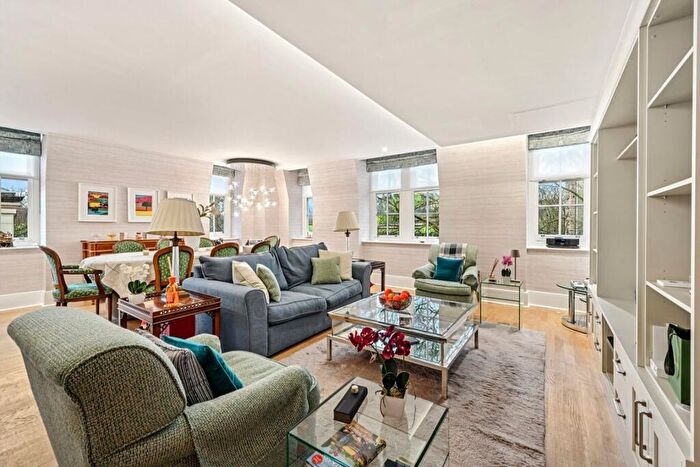 2 Bedroom Flat For Sale In Coleridge Gardens, Chelsea, SW10