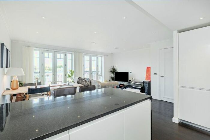 2 Bedroom Flat To Rent In Carnwath Road, London, SW6