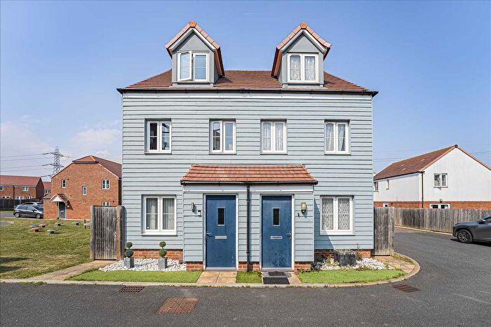 3 Bedroom Semi-Detached House For Sale In Hopkins Close, Dartford, DA1