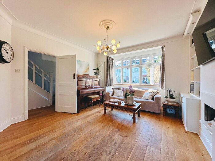 4 Bedroom Semi Detached House For Sale In Neville Road, Kingston Upon Thames, KT1