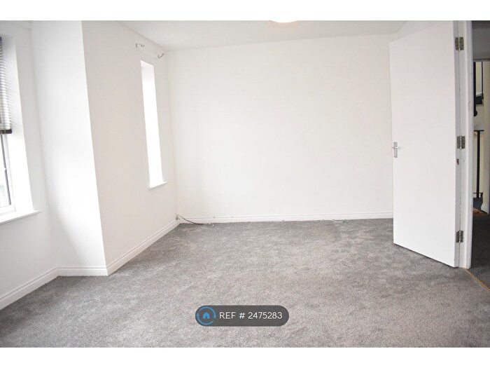 2 Bedroom Flat To Rent In Chase Court Gardens, Southend-On-Sea, SS1