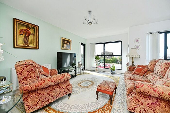 2 Bedroom Flat For Sale In South Coast Road, Peacehaven, BN10