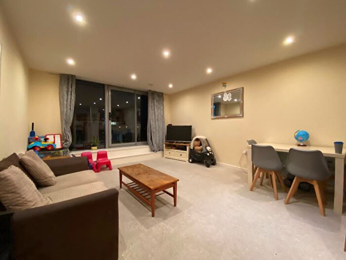 1 Bedroom Apartment To Rent In Paramount, SN1