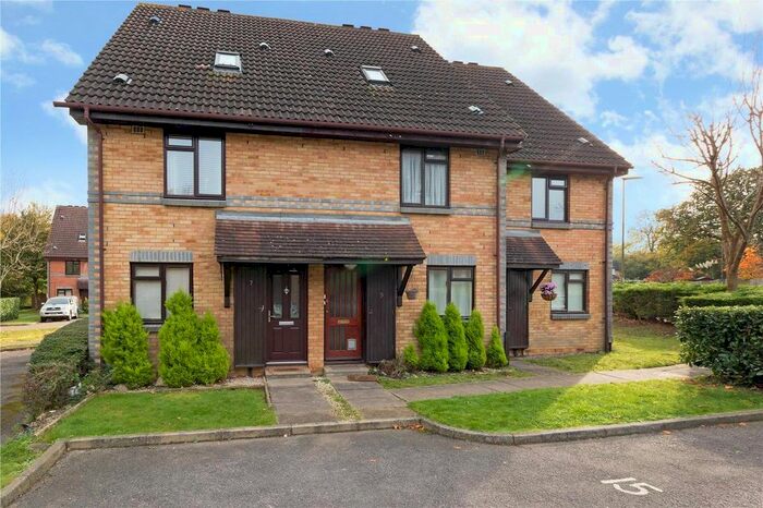 2 Bedroom Maisonette To Rent In Lawrence Close, Guildford, Surrey, GU4