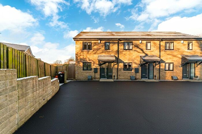3 Bedroom End Of Terrace House For Sale In Mansion Gardens, Taylor Hill, Huddersfield, HD4