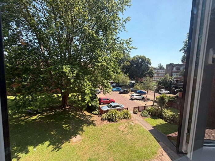 2 Bedroom Flat To Rent In Mersham Road, Thornton Heath, CR7
