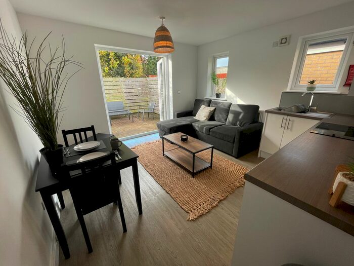 1 Bedroom Flat To Rent In Elm Street, Roath, CF24