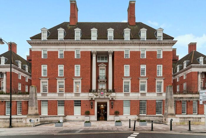 2 Bedroom Flat To Rent In Star And Garter, Richmond Hill, TW10