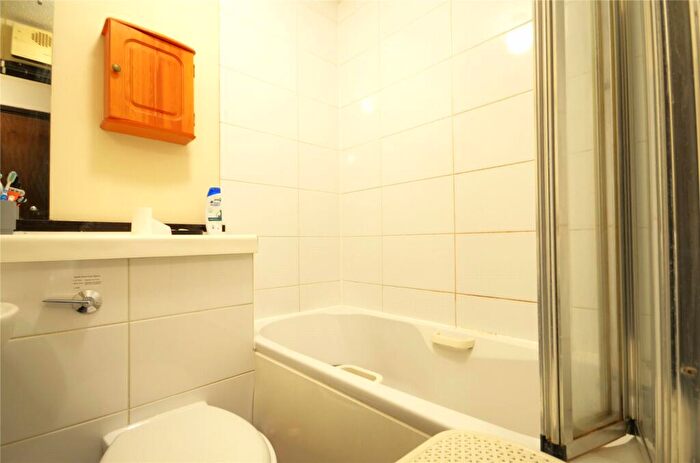 Apartment To Rent In Whitecroft, Langshott, Horley, RH6