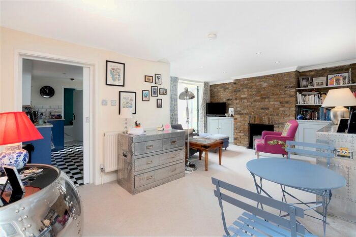 2 Bedroom Flat To Rent In North Street, London, SW4