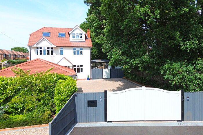 5 Bedroom Detached House For Sale In Long Lane, Tilehurst, Reading, Berkshire, RG31