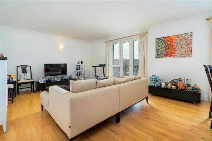 2 Bedroom Flat To Rent In Walpole House, Westminster Bridge Road, London, SE1