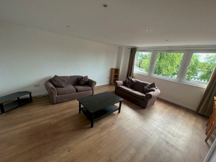 3 Bedroom House Of Multiple Occupation To Rent In Broomhill Drive, Glasgow, G11