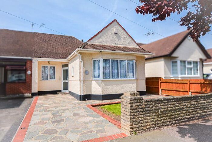 3 Bedroom Bungalow To Rent In Lyndale Avenue, Southend-On-Sea, SS2