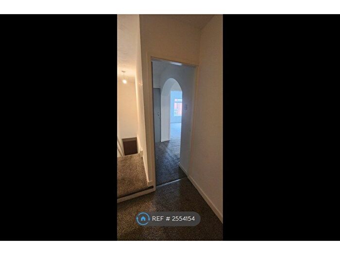 1 Bedroom Flat To Rent In Market Street, Hyde, SK14