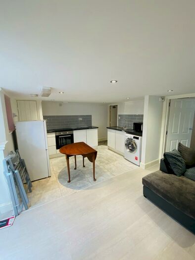 1 Bedroom Apartment To Rent In James Street, Oxford, OX4
